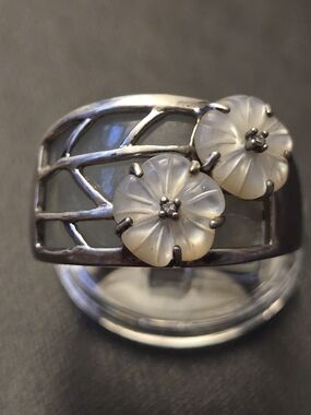 Size 11 Sterling Silver Floral Carved Mother of Pearl Ring - White
